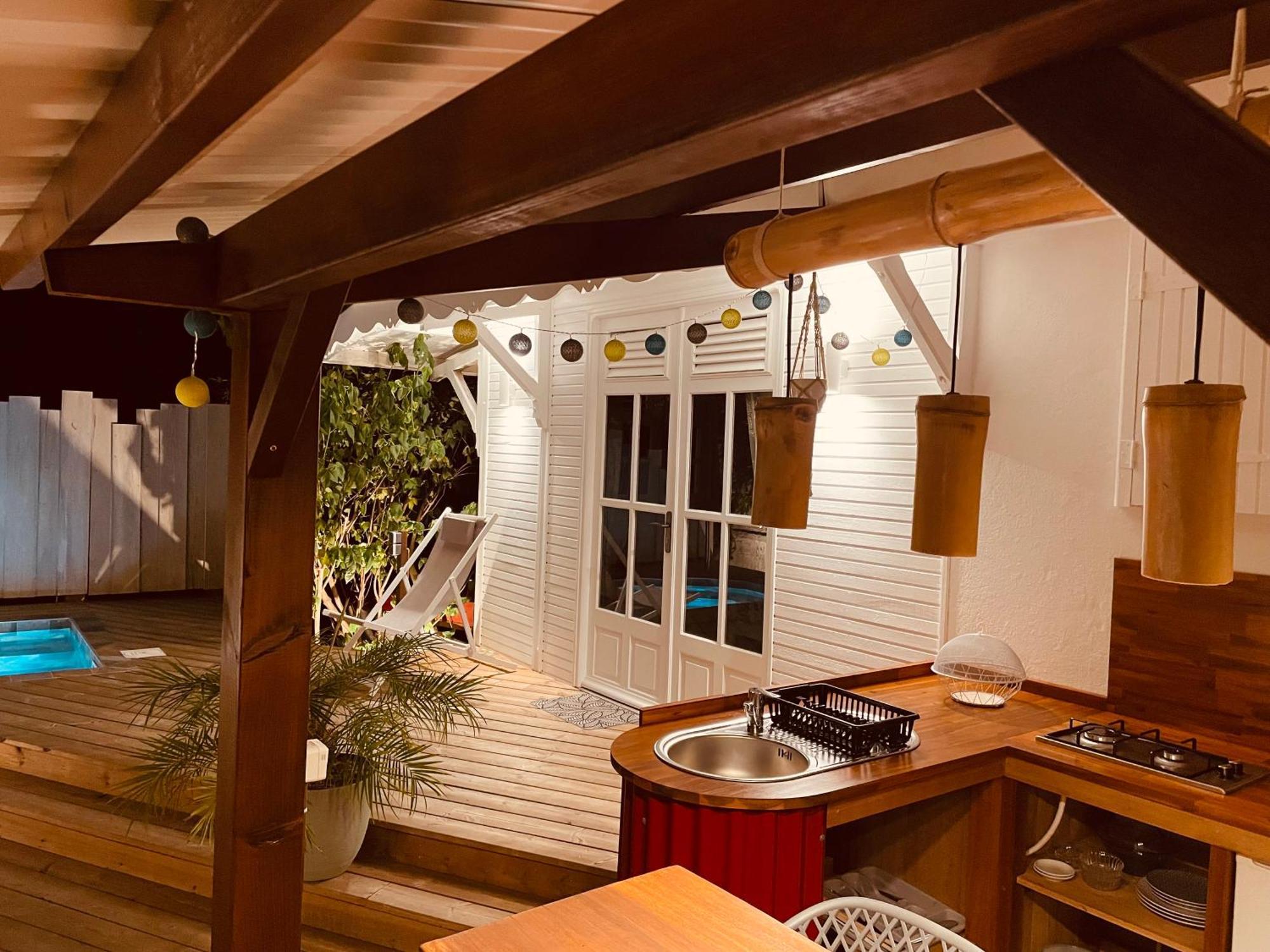 Les Coulirooms - Suite Avec Jacuzzi Et Grande Terrasse Sainte-Anne  Exterior photo