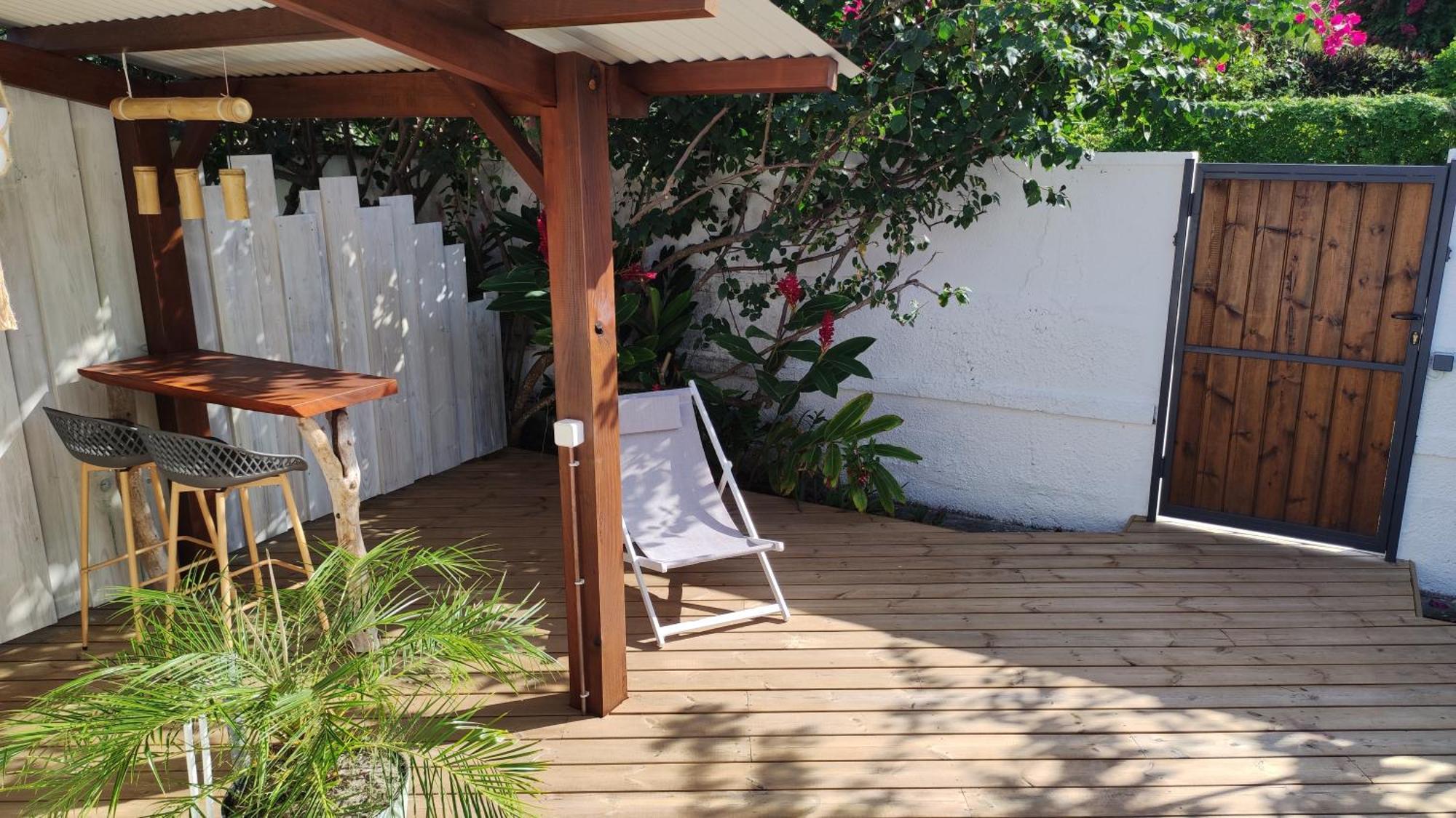 Les Coulirooms - Suite Avec Jacuzzi Et Grande Terrasse Sainte-Anne  Exterior photo
