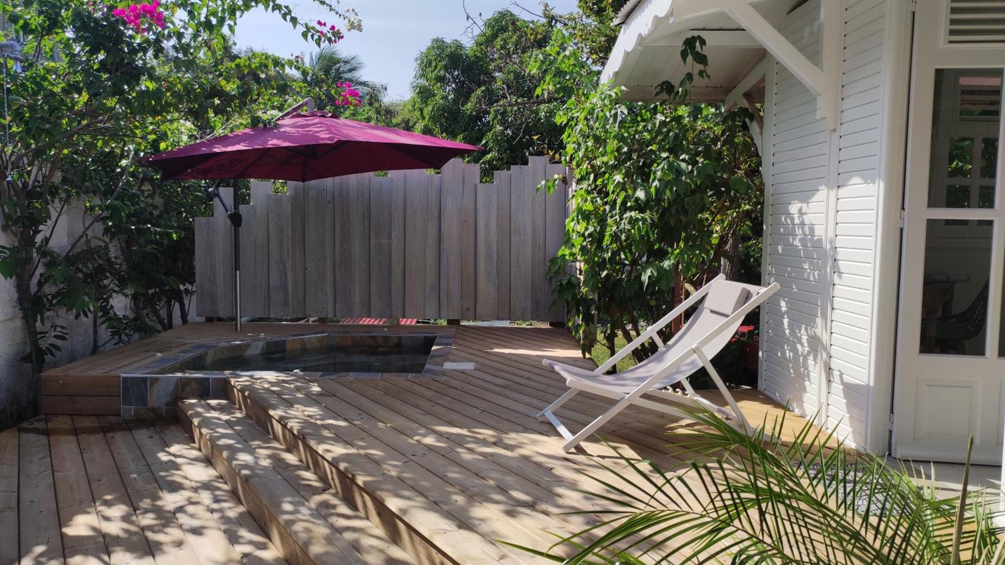 Les Coulirooms - Suite Avec Jacuzzi Et Grande Terrasse Sainte-Anne  Exterior photo