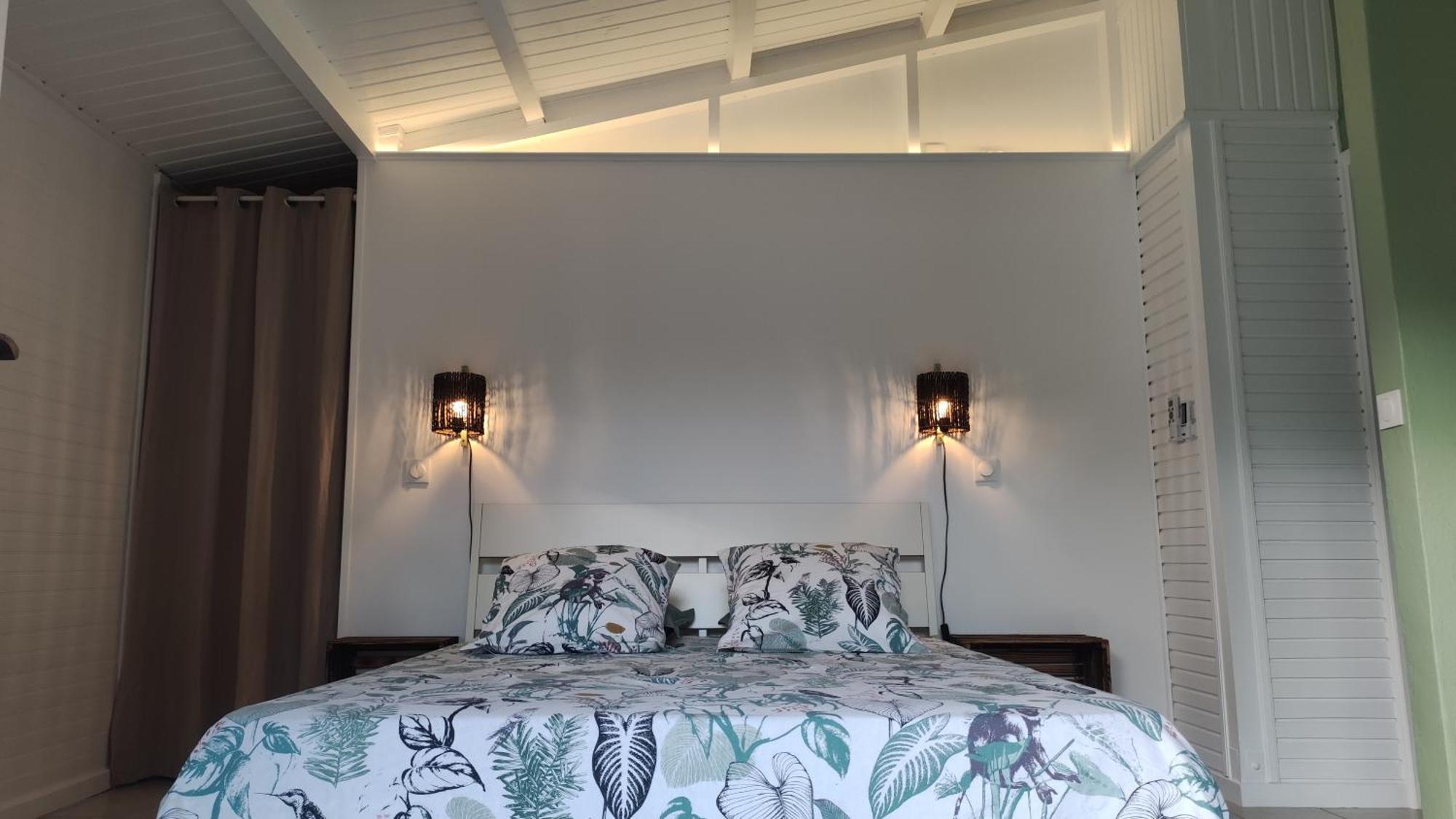 Les Coulirooms - Suite Avec Jacuzzi Et Grande Terrasse Sainte-Anne  Exterior photo